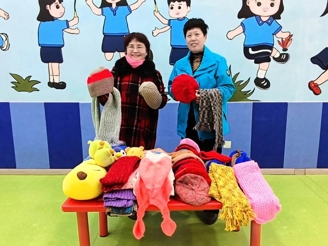 爱心汇暖流，巧手织暖冬