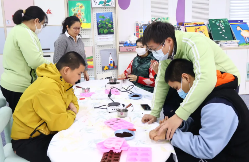 咖啡渣“变身”手工皂：一场充满香气的融合实践