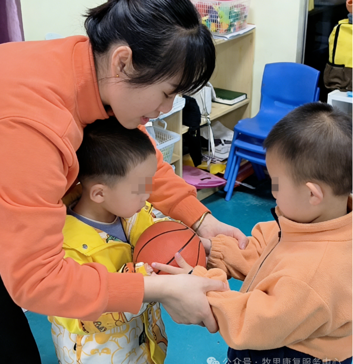 牧思社交游戏课 | 篮球传呀传，小朋友们笑呀笑